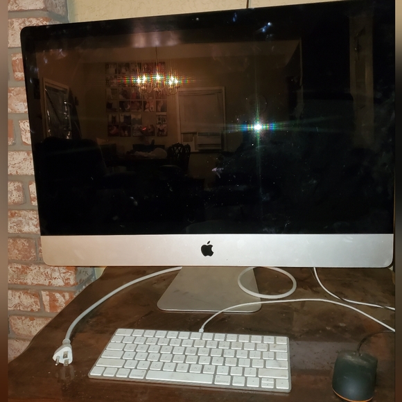 SOLD Apple computer - Picture 5 of 5